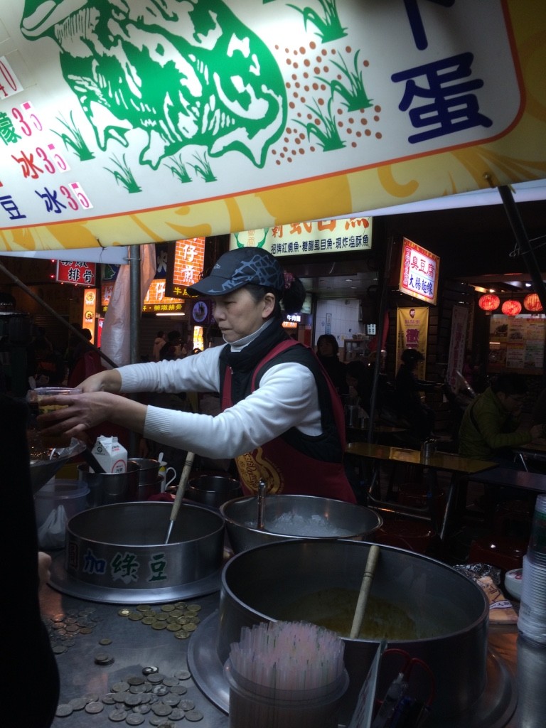 The ai-yu lady with her coins on top of her cart