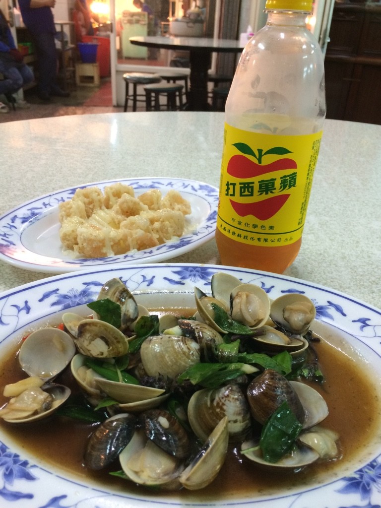 Clams, deep fried shrimp and apple sidra