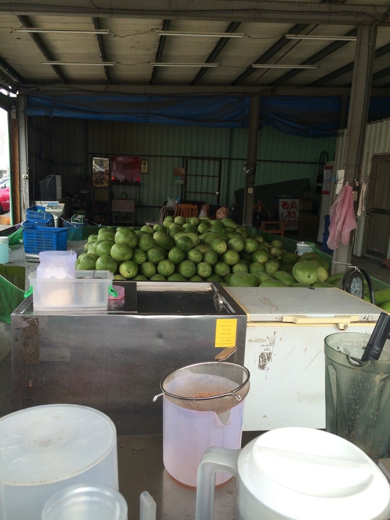 Watermelon juice stand (20 NT = $0.80 CAD)