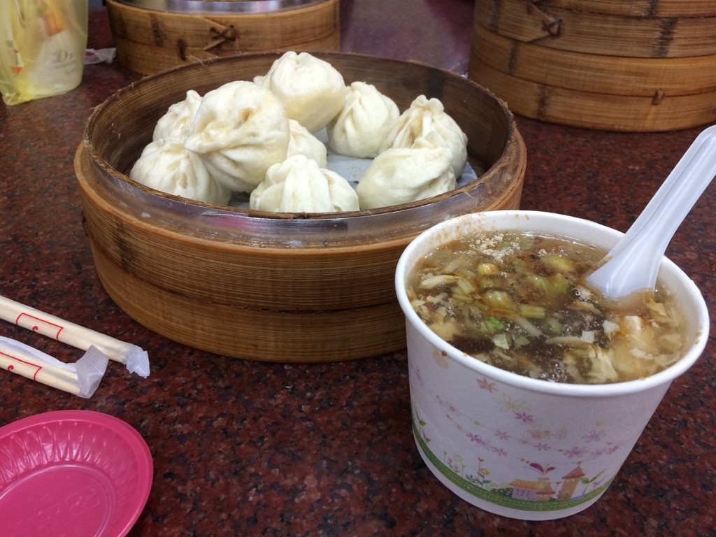 Buns and hot and sour soup (50 NT = $2.50 CAD for the buns and 20 NT = $0.80 for the soup) 