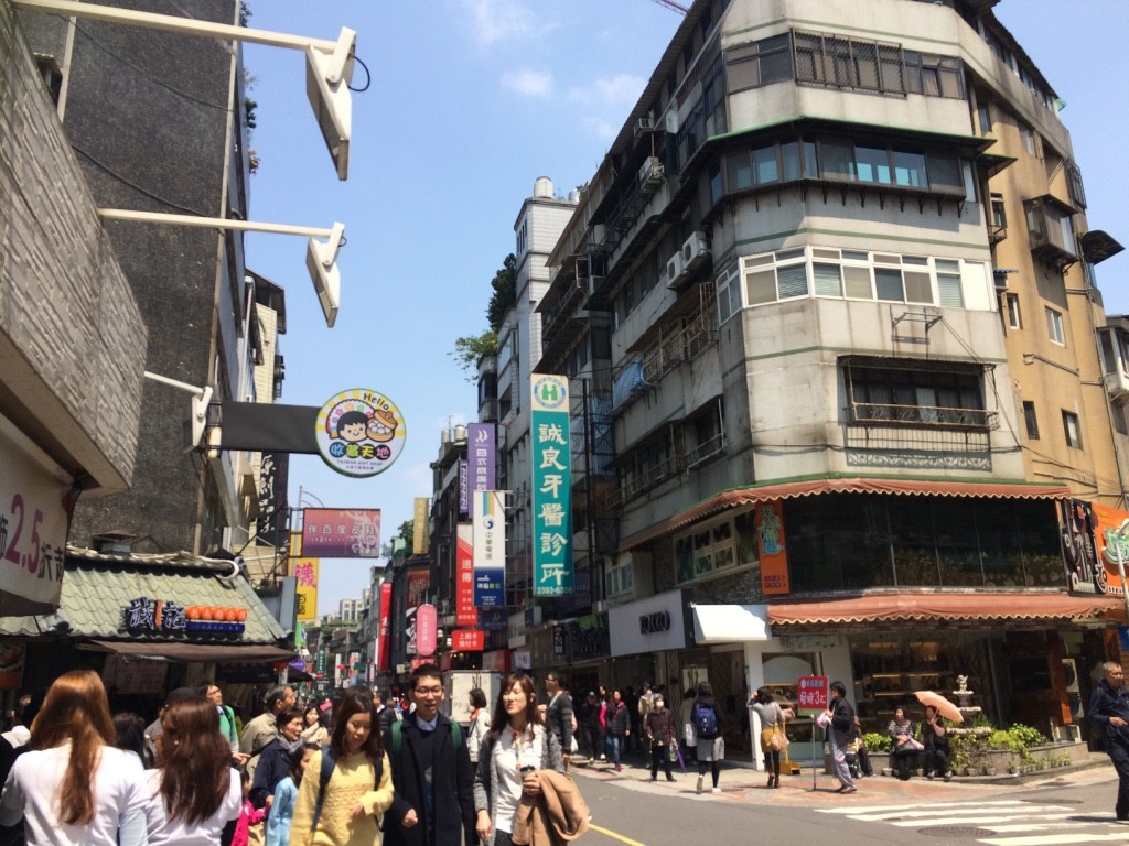 Yong Kang St. was my sister's favourite place to walk around. We came here three times with them.