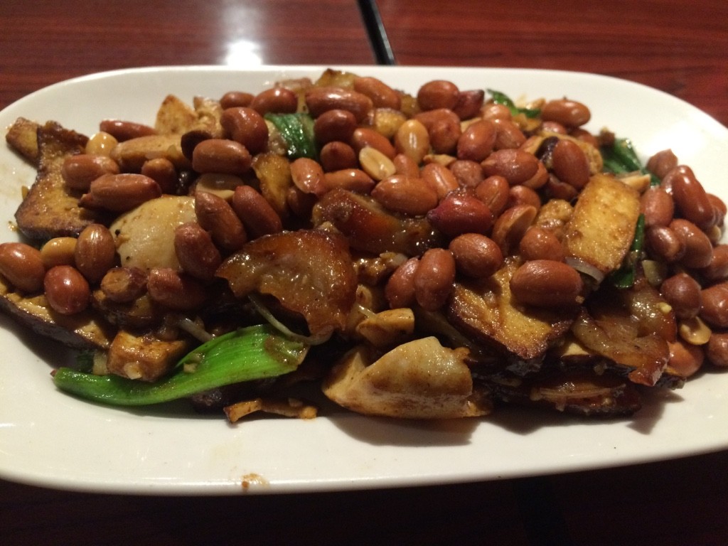 This was their special appetizer dish (small size). It was a stir fry type of dish with tofu, peanuts, chives, egg, and fatty pork. (120 NT = $4.90 CAD)