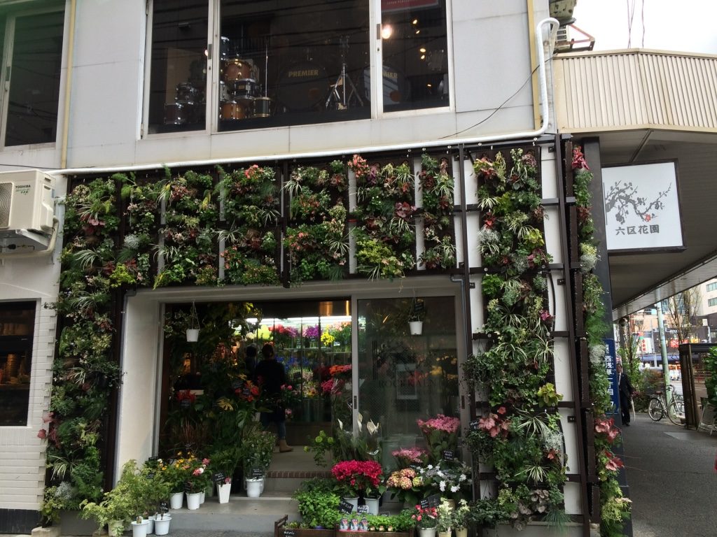 Such a cute flower shop on the way back to Ueno Station