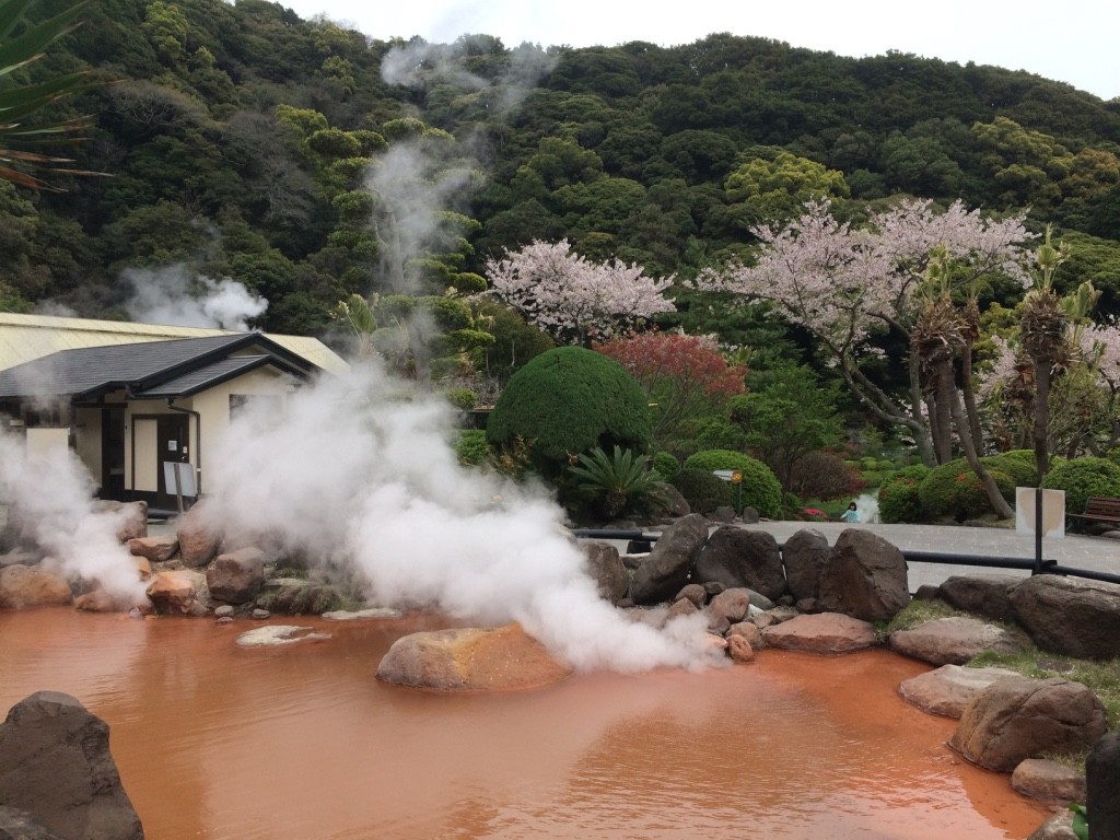 This was another hot spring in the umi jigoku area. This lead to where we'd have our leg bath