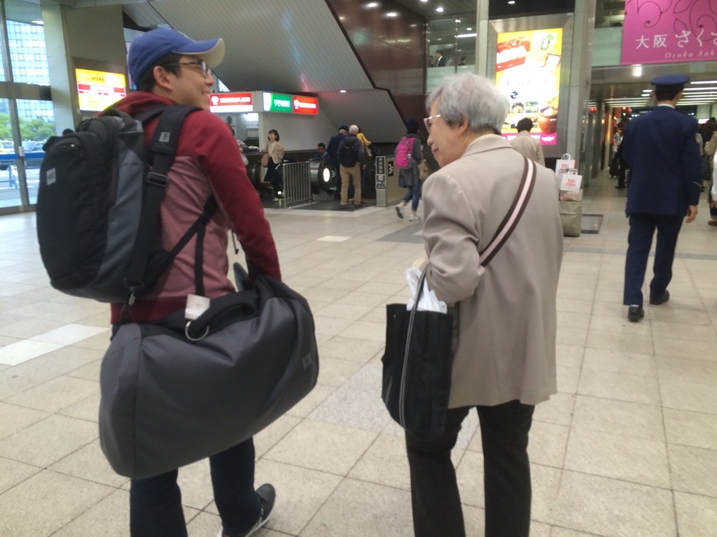 Tim and his 7-Yi Ma (Great Aunt) at Shin-Osaka Station walking towards the subway