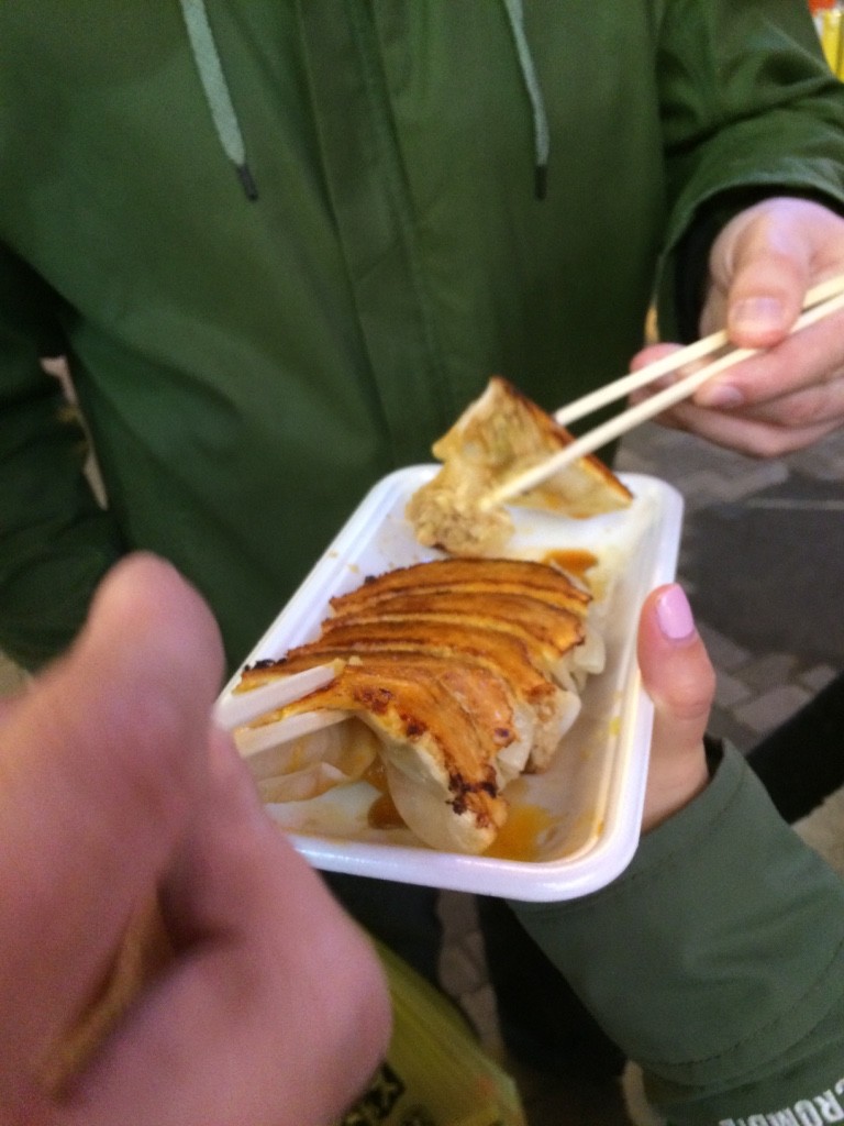 These gyozas were delicious. We shared 6 pieces for 240 JPY = $2.80 CAD