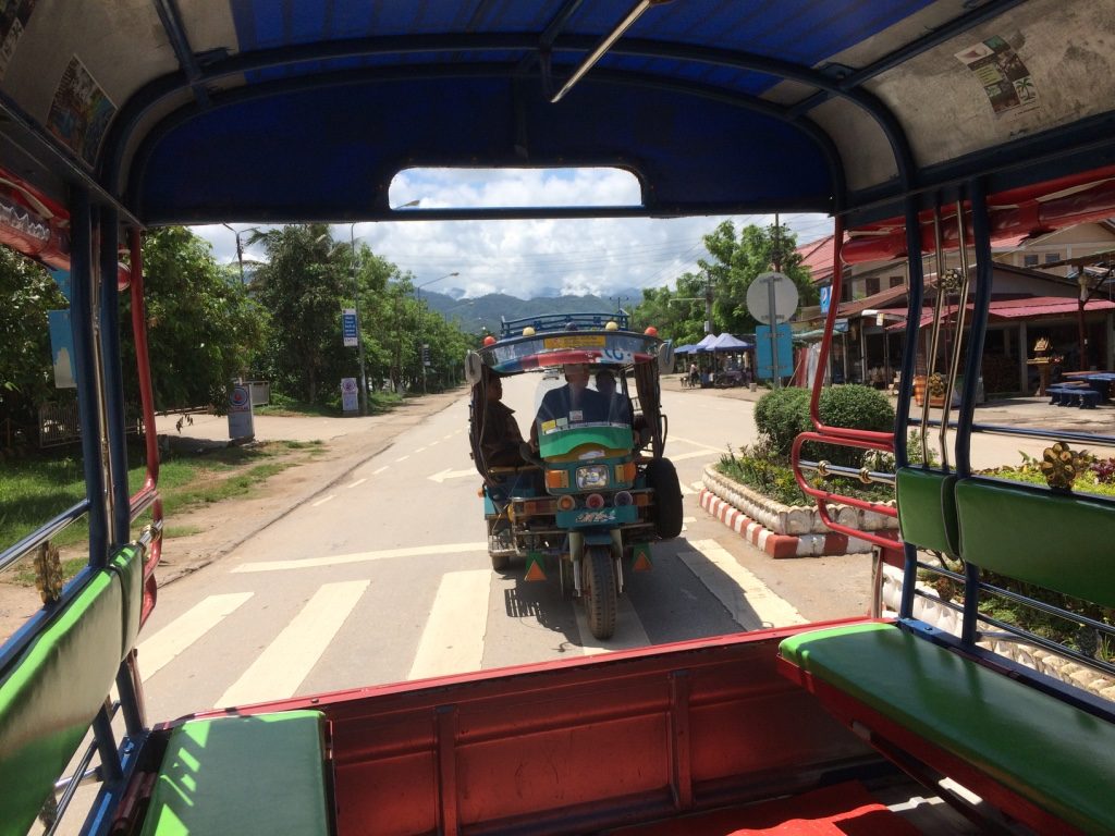 Tuk tuks all on their way to the falls 