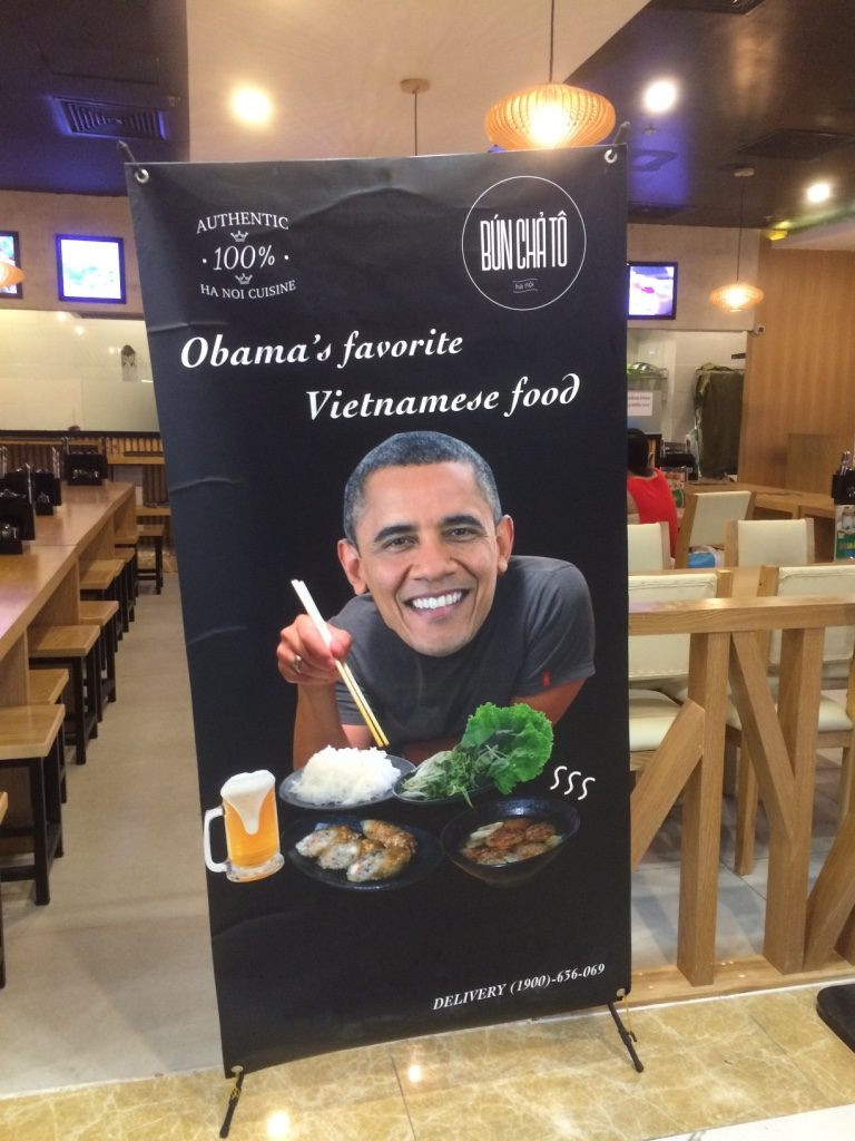 Some bad photoshopping. Obama ate bun cha with Anthony Bourdain and now it's his favourite food?